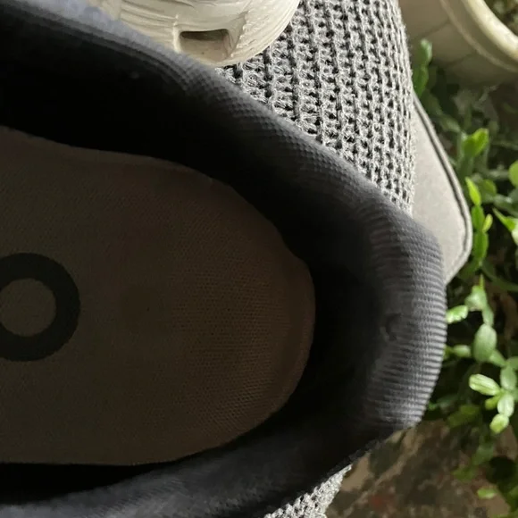 🔥🔥ON CLOUD 5 Women's Black and White Athletic Shoes size 9.5🔥🔥🔥 - Picture 4 of 9